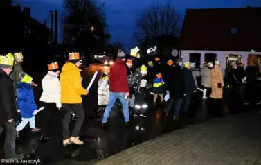 Orszak Trzech Kr&oacute;li i kolędowanie &ndash; wsp&oacute;lnie świętowaliśmy w Ryczywole 34