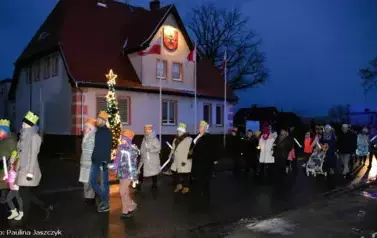 Orszak Trzech Kr&oacute;li i kolędowanie &ndash; wsp&oacute;lnie świętowaliśmy w Ryczywole 38