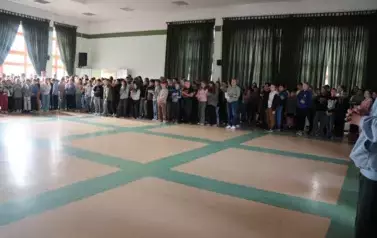 Uroczysty apel w SP im. Powstańc&oacute;w Wielkopolskich w Ryczywole z okazji Święta Chrztu Polski 5