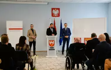 Uroczyste otwarcie Terenowego Punktu Paszportowego w Starostwie Powiatowym w Obornikach 5