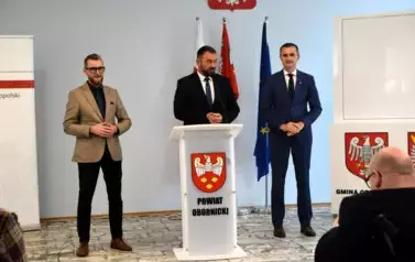 Uroczyste otwarcie Terenowego Punktu Paszportowego w Starostwie Powiatowym w Obornikach 6