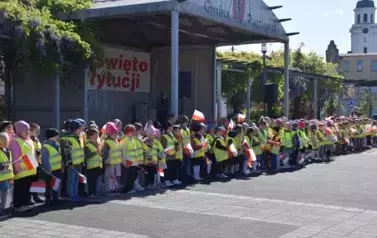 Przedszkolaki z Ryczywołu uczciły Dzień Flagi 1