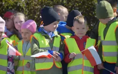 Przedszkolaki z Ryczywołu uczciły Dzień Flagi 7