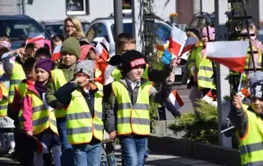 Przedszkolaki z Ryczywołu uczciły Dzień Flagi 16