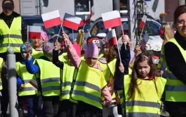 Przedszkolaki z Ryczywołu uczciły Dzień Flagi 18