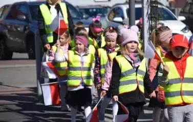 Przedszkolaki z Ryczywołu uczciły Dzień Flagi 21