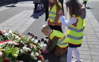 Przedszkolaki z Ryczywołu uczciły Dzień Flagi 31