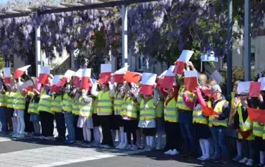 Przedszkolaki z Ryczywołu uczciły Dzień Flagi 48