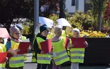 Przedszkolaki z Ryczywołu uczciły Dzień Flagi 51