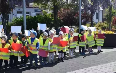 Przedszkolaki z Ryczywołu uczciły Dzień Flagi 52