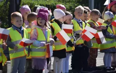 Przedszkolaki z Ryczywołu uczciły Dzień Flagi 67