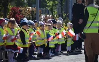 Przedszkolaki z Ryczywołu uczciły Dzień Flagi 72