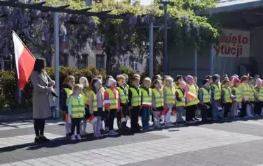 Przedszkolaki z Ryczywołu uczciły Dzień Flagi 79