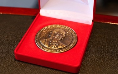 Menno Vos z Medalem im. Witolda Celichowskiego. Wyjątkowe wyr&oacute;żnienie za wieloletnią wsp&oacute;łpracę z powiatem obornickim- Poznań, 20.04.2026 r. 8