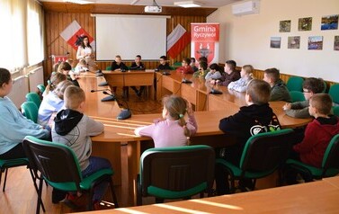 Uczniowie z wizytą w Urzędzie Gminy Ryczyw&oacute;ł- 20-21.04.2026 r. 1