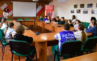 Uczniowie z wizytą w Urzędzie Gminy Ryczyw&oacute;ł- 20-21.04.2026 r. 4