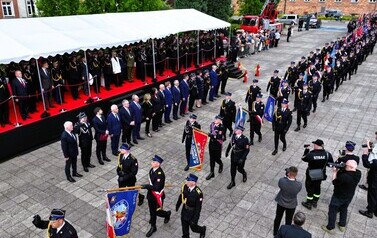 Druh Kazimierz Fryc odznaczony Krzyżem Świętego Floriana podczas Wojew&oacute;dzkich Obchod&oacute;w Dnia Strażaka- Piła, 9 maja 2026 r. 1