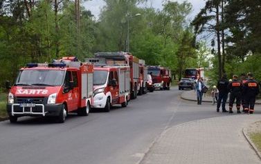 Wozy strażackie przy stadionie