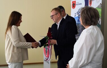 Nagrody W&oacute;jta Gminy Ryczyw&oacute;ł z okazji Dnia Edukacji Narodowej- 15.10.2026 r 7