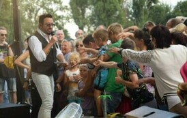 Na scenie Zesp&oacute;ł Andre i publiczność podczas konkurs&oacute;w