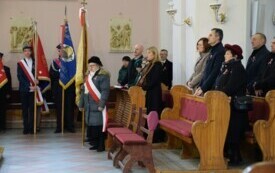 delegacje szkolne, W&oacute;jt Gminy Ryczyw&oacute;ł, Zastępca W&oacute;jta Gminy Ryczyw&oacute;ł, Skarbnik Gminy Ryczyw&oacute;ł podczas mszy świętej