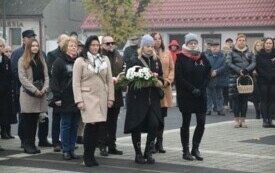 zdjęcie przedstawia delegacje Sołectwa Ryczyw&oacute;ł podczas oficjalnych obchod&oacute;w Święta Niepodłegłości w Ryczywole