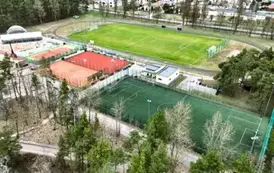 Panorama Ryczywołu, widoczne boiska sportowe