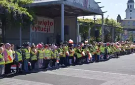 Przedszkolaki z Ryczywołu uczciły Dzień Flagi 1
