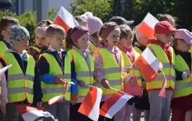 Przedszkolaki z Ryczywołu uczciły Dzień Flagi 8