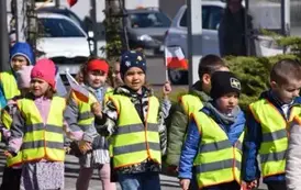 Przedszkolaki z Ryczywołu uczciły Dzień Flagi 13