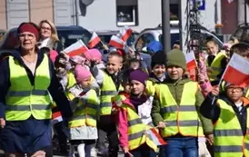 Przedszkolaki z Ryczywołu uczciły Dzień Flagi 15