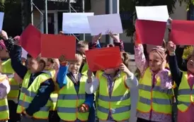 Przedszkolaki z Ryczywołu uczciły Dzień Flagi 50