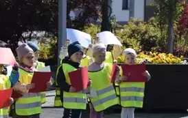 Przedszkolaki z Ryczywołu uczciły Dzień Flagi 51