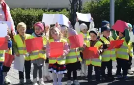 Przedszkolaki z Ryczywołu uczciły Dzień Flagi 57