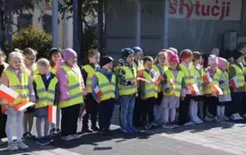 Przedszkolaki z Ryczywołu uczciły Dzień Flagi 59