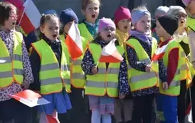 Przedszkolaki z Ryczywołu uczciły Dzień Flagi 68