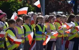 Przedszkolaki z Ryczywołu uczciły Dzień Flagi 74