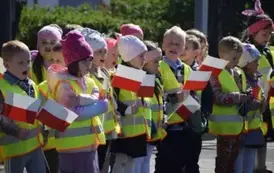 Przedszkolaki z Ryczywołu uczciły Dzień Flagi 75