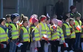 Przedszkolaki z Ryczywołu uczciły Dzień Flagi 76