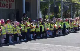 Przedszkolaki z Ryczywołu uczciły Dzień Flagi 77