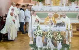 Uroczysta Msza Święta z okazji 75-lecia konsekracji kościoła św. Mikołaja w Ryczywole- 26.10.2025 r. 34