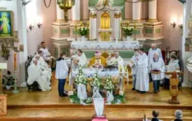 Uroczysta Msza Święta z okazji 75-lecia konsekracji kościoła św. Mikołaja w Ryczywole- 26.10.2025 r. 38