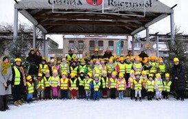 Przedszkolaki z Ryczywołu kolędowały na Placu 1 Maja- 05.01.2026 r. 20