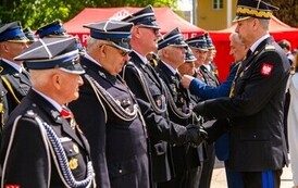Druh Kazimierz Fryc odznaczony Krzyżem Świętego Floriana podczas Wojew&oacute;dzkich Obchod&oacute;w Dnia Strażaka- Piła, 9 maja 2026 r. 2