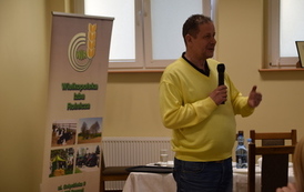 Na zdjeciu znajduje się Pan Wojciech Wośkowiak, kt&oacute;ry przemawia w imieniu Senatora RP Pana Jana Filipa Libickiego