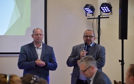 Na zdjeciu znajduje się Przewodniczący Rady Gminy Ryczyw&oacute;ł Pan Łukasz Krzyśko oraz W&oacute;jt Gminy Ryczyw&oacute;ł Pan Henryk Szrama