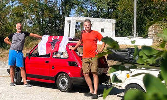 Z Ryczywołu przez Europę aż po Bałkany. Ojciec i syn, czerwony Maluch i wielka pasja