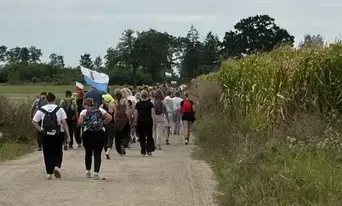 Zdjęcie do Ponad 100 os&oacute;b wyruszyło z Ryczywołu w pieszej...