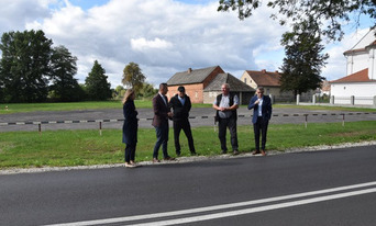 Zdjęcie do Wyremontowany odcinek drogi powiatowej w Ryczywole...