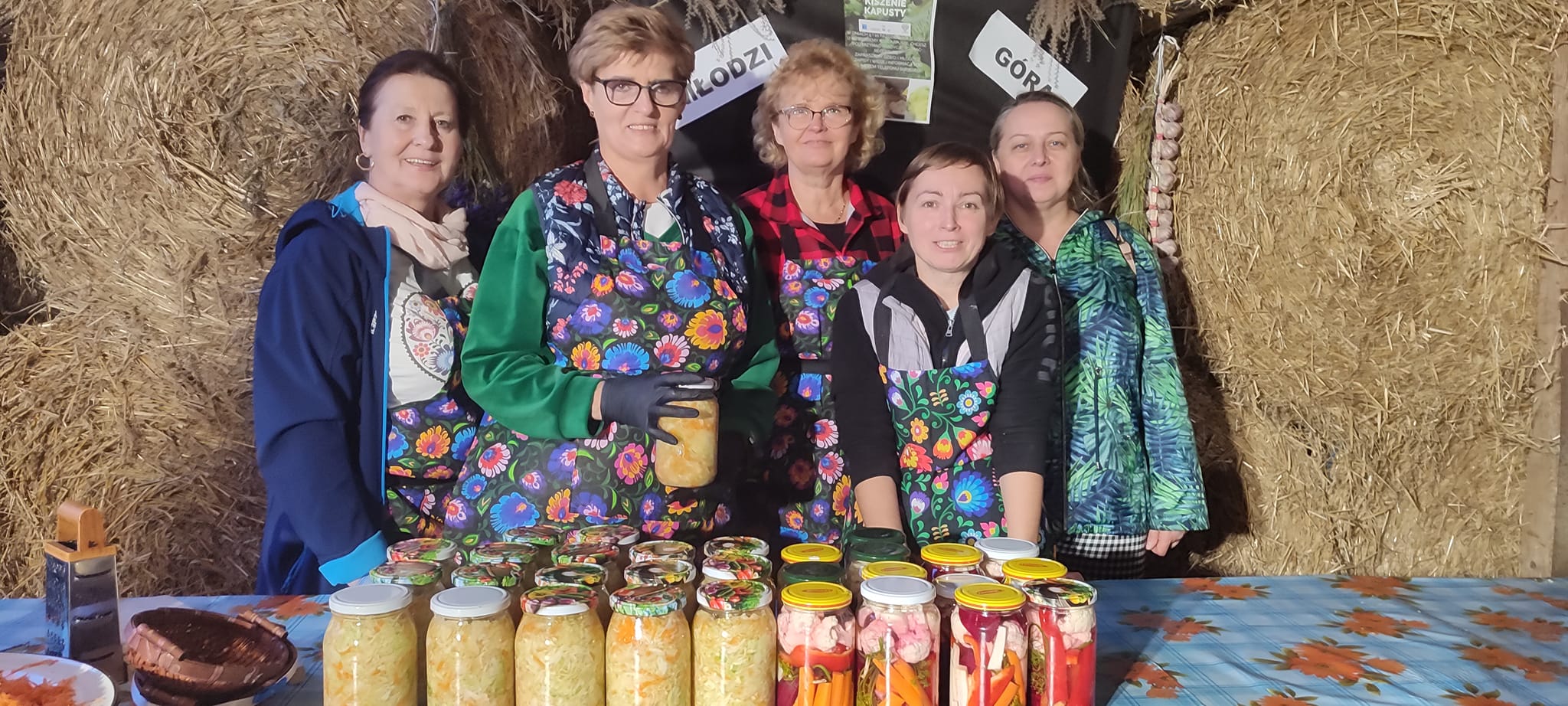 KGW Entuzjastki podczas spotkania z&nbsp;kiszenia kapusty 